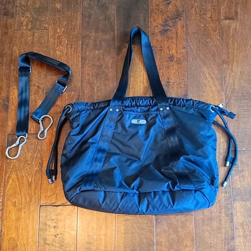 FUL YOGA TOTE DUFFEL GYM BAG Black Holds Yoga Mat